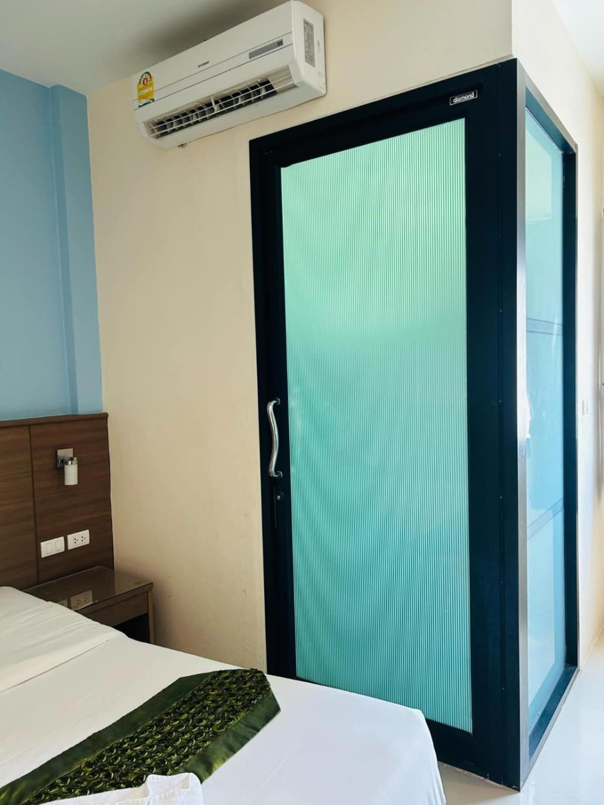 Royal Waves Hotel Patong Exterior foto