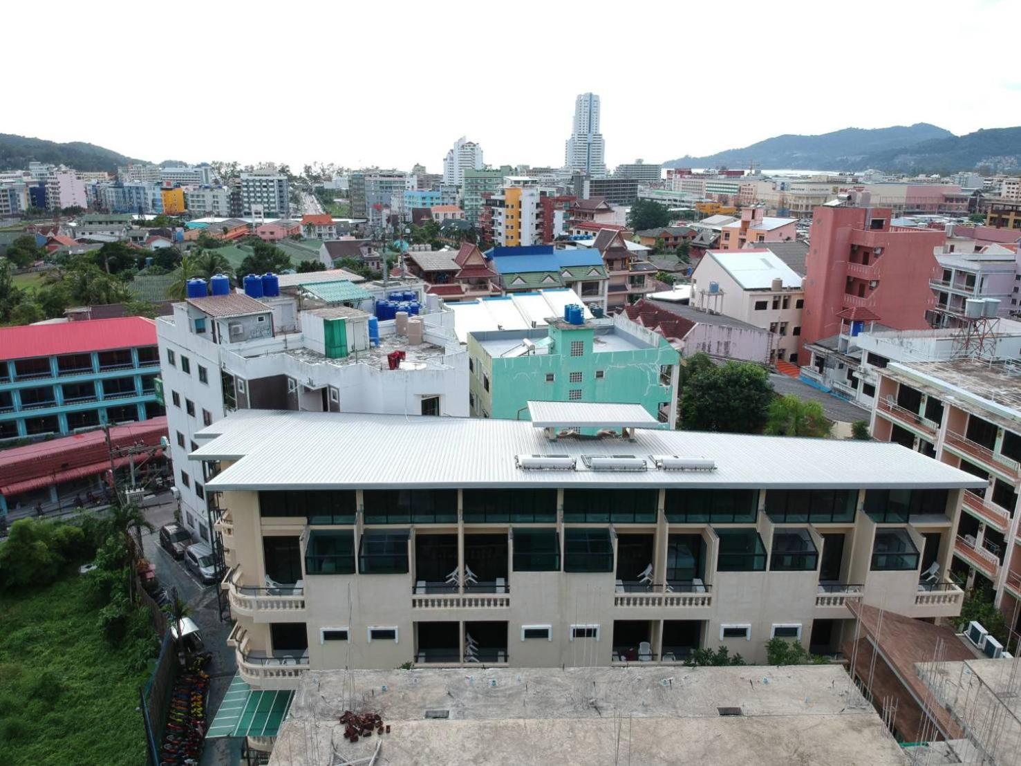 Royal Waves Hotel Patong Exterior foto