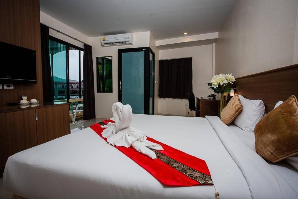Royal Waves Hotel Patong Exterior foto