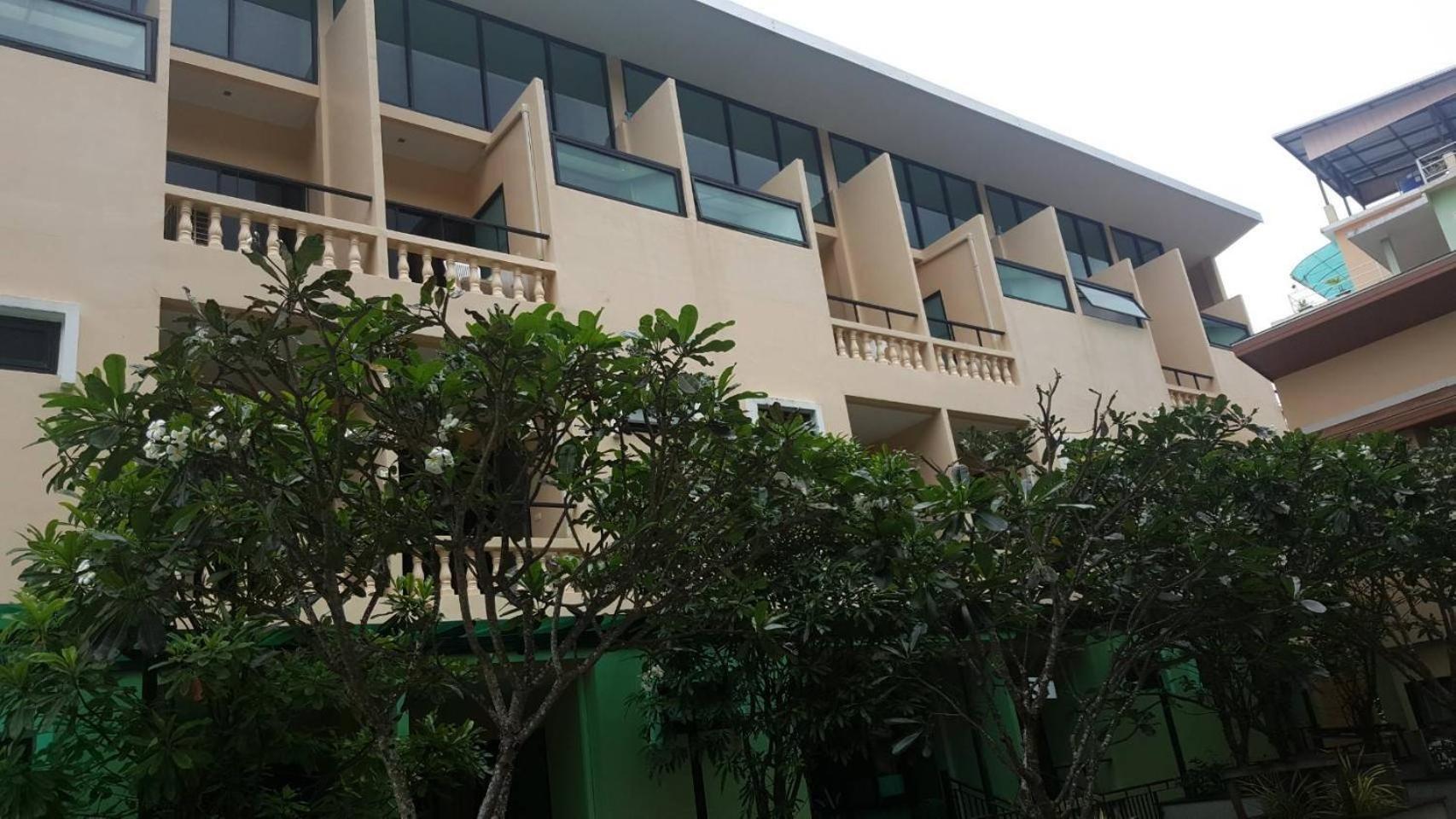 Royal Waves Hotel Patong Exterior foto
