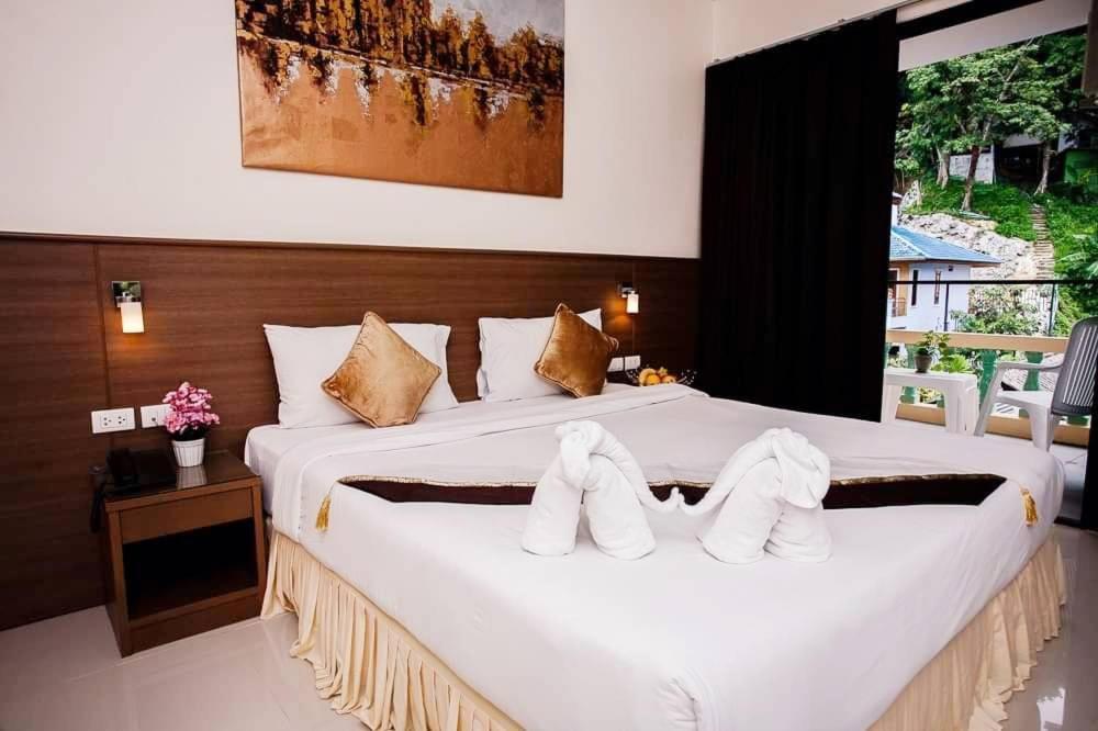 Royal Waves Hotel Patong Exterior foto